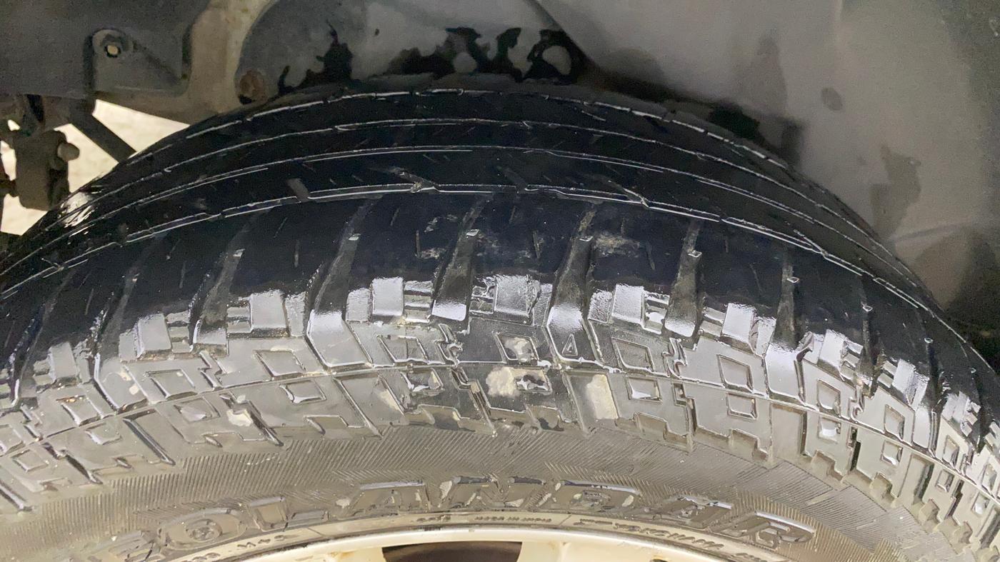 2016 Mahindra XUV500 W10 AT, Diesel, Automatic, 1,22,669 km, Right Rear Tyre Tread