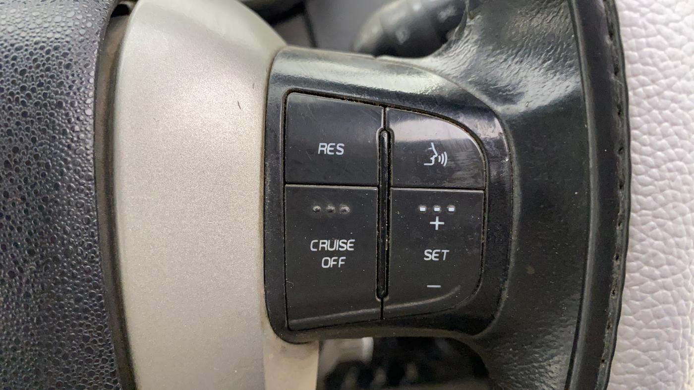 2016 Mahindra XUV500 W10 AT, Diesel, Automatic, 1,22,669 km, Adaptive Cruise Control