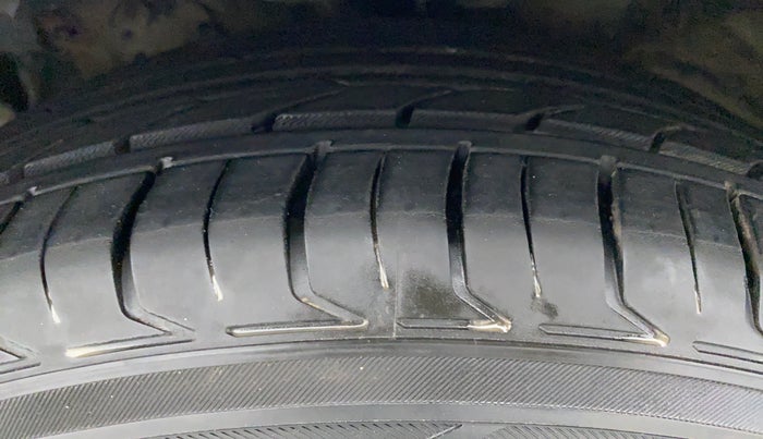 2015 Hyundai New Elantra SX 1.8 MT, Petrol, Manual, 32,294 km, Left Front Tyre Tread