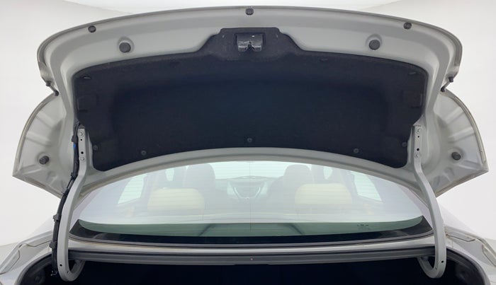 2015 Hyundai New Elantra SX 1.8 MT, Petrol, Manual, 32,294 km, Boot Door Open