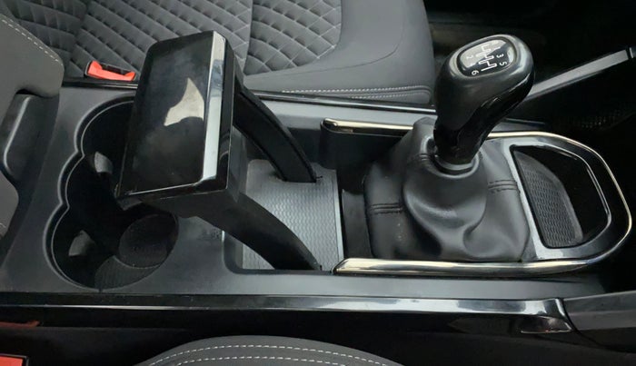 2022 Tata Harrier XT PLUS 2.0L KRYOTEC DARK EDITON, Diesel, Manual, 13,768 km, Gear Lever