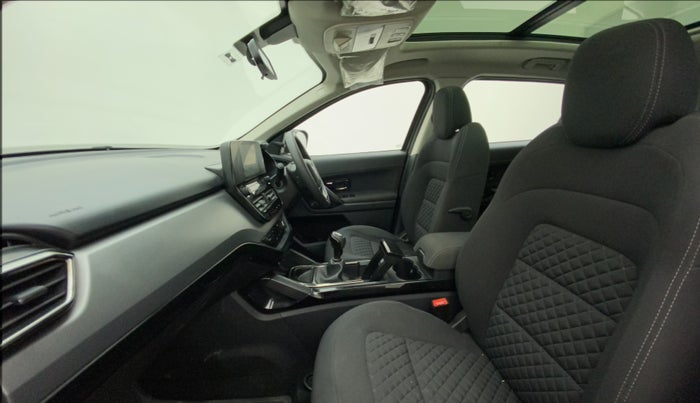 2022 Tata Harrier XT PLUS 2.0L KRYOTEC DARK EDITON, Diesel, Manual, 13,768 km, Right Side Front Door Cabin