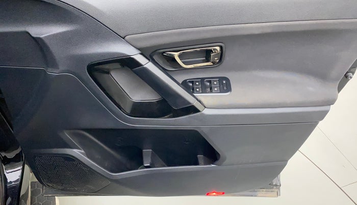 2022 Tata Harrier XT PLUS 2.0L KRYOTEC DARK EDITON, Diesel, Manual, 13,768 km, Driver Side Door Panels Control