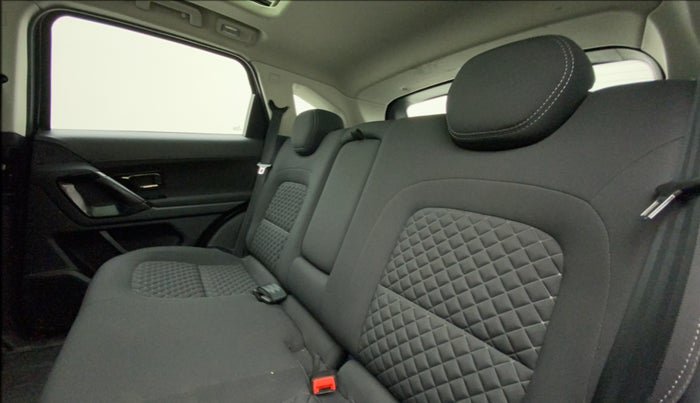 2022 Tata Harrier XT PLUS 2.0L KRYOTEC DARK EDITON, Diesel, Manual, 13,768 km, Right Side Rear Door Cabin