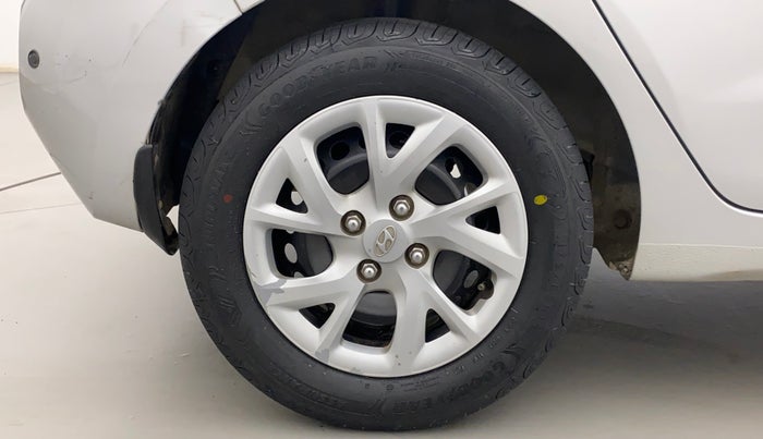 2017 Hyundai Grand i10 MAGNA AT 1.2 KAPPA VTVT, Petrol, Automatic, 62,458 km, Right Rear Wheel