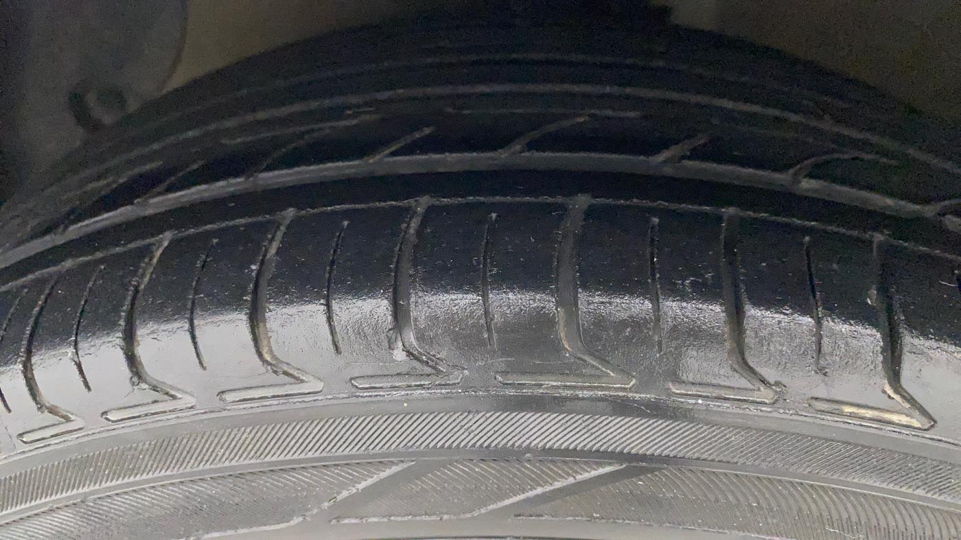 2017 Hyundai Grand i10 MAGNA AT 1.2 KAPPA VTVT, Petrol, Automatic, 62,458 km, Left Front Tyre Tread