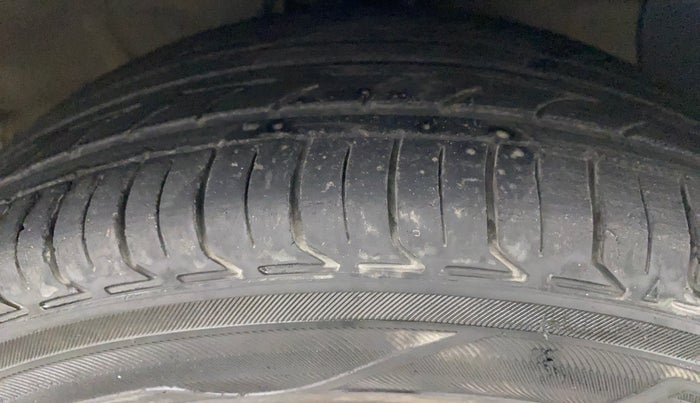 2017 Hyundai Grand i10 MAGNA AT 1.2 KAPPA VTVT, Petrol, Automatic, 62,458 km, Right Front Tyre Tread