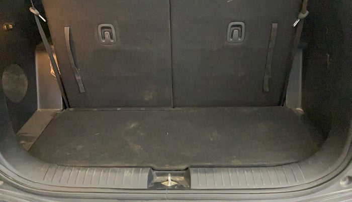 2022 KIA CARENS LUXURY PLUS 1.4 PETROL DCT 7 STR, Petrol, Automatic, 37,117 km, Boot Inside