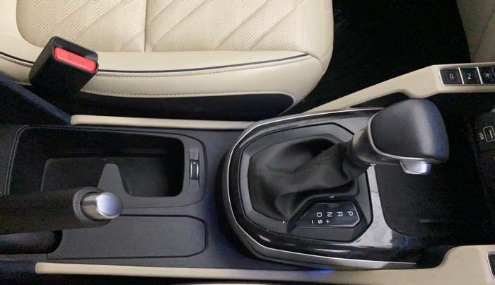 2022 KIA CARENS LUXURY PLUS 1.4 PETROL DCT 7 STR, Petrol, Automatic, 37,117 km, Gear Lever