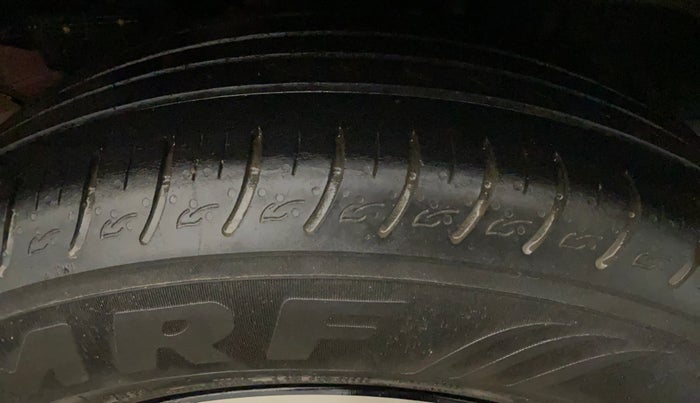 2022 KIA CARENS LUXURY PLUS 1.4 PETROL DCT 7 STR, Petrol, Automatic, 37,117 km, Left Rear Tyre Tread