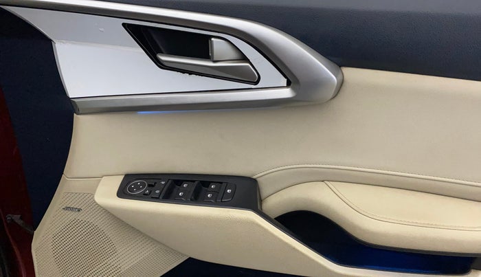 2022 KIA CARENS LUXURY PLUS 1.4 PETROL DCT 7 STR, Petrol, Automatic, 37,117 km, Driver Side Door Panels Control