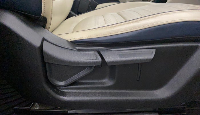 2022 KIA CARENS LUXURY PLUS 1.4 PETROL DCT 7 STR, Petrol, Automatic, 37,117 km, Driver Side Adjustment Panel