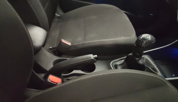 2020 Hyundai NEW I20 ASTA 1.2 MT, Petrol, Manual, 1,09,047 km, Gear Lever
