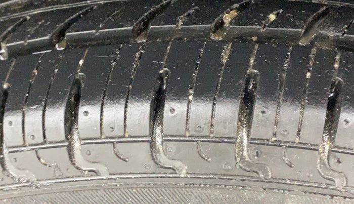 2019 Renault Kwid CLIMBER 1.0 AMT, Petrol, Automatic, 15,910 km, Left Rear Tyre Tread