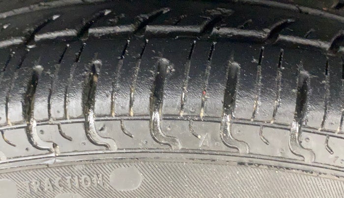 2019 Renault Kwid CLIMBER 1.0 AMT, Petrol, Automatic, 15,910 km, Right Front Tyre Tread