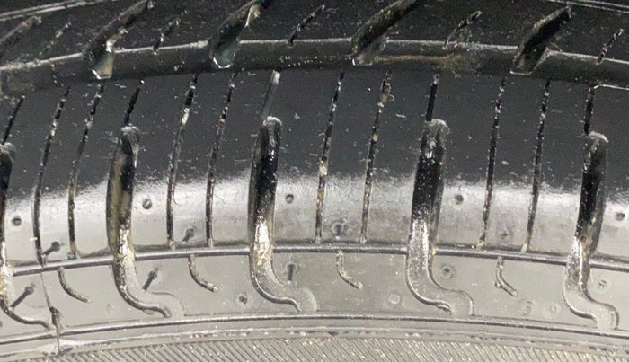 2019 Renault Kwid CLIMBER 1.0 AMT, Petrol, Automatic, 15,910 km, Right Rear Tyre Tread