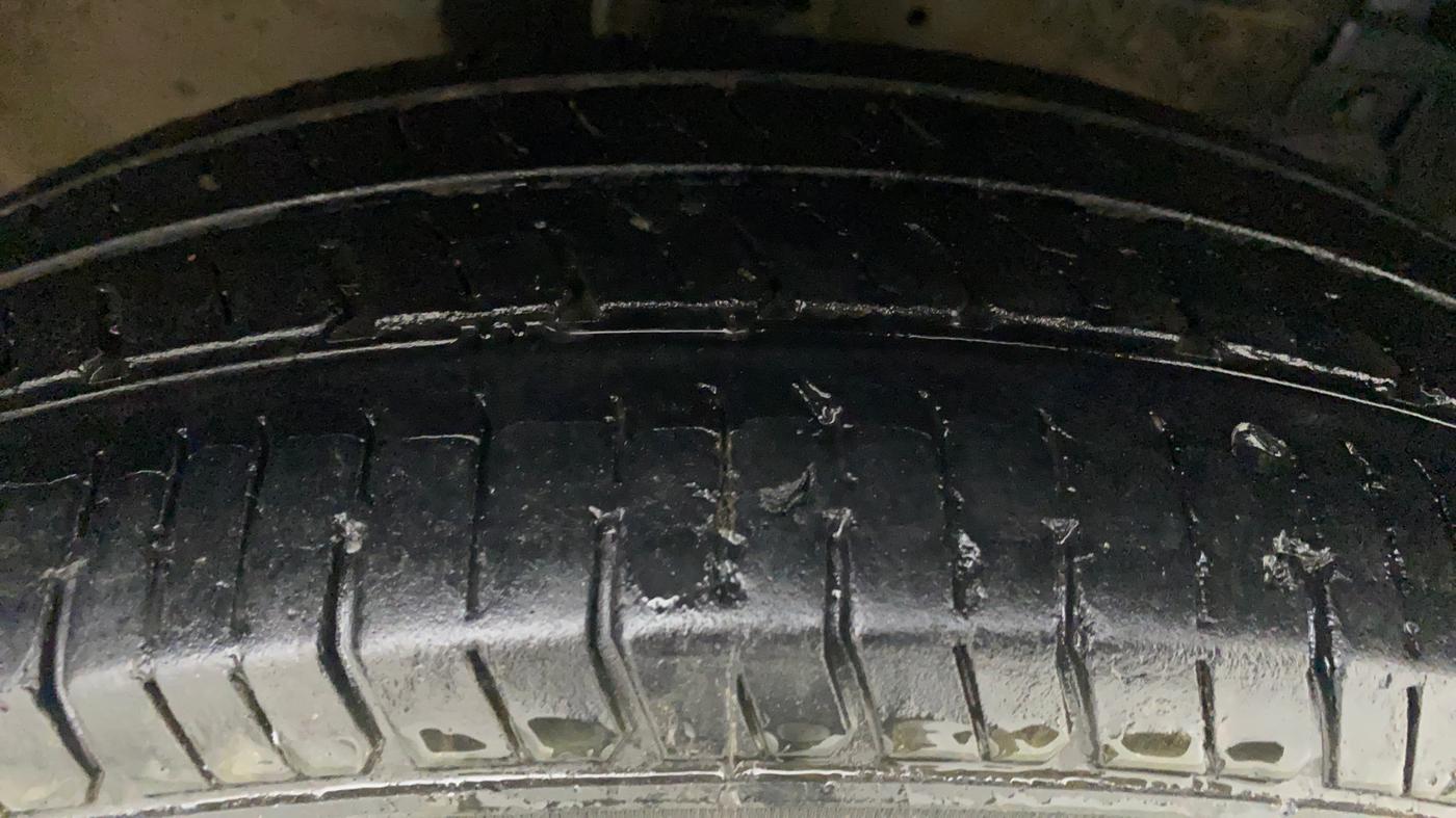 2016 Maruti Swift VXI, Petrol, Manual, 58,408 km, Right Front Tyre Tread