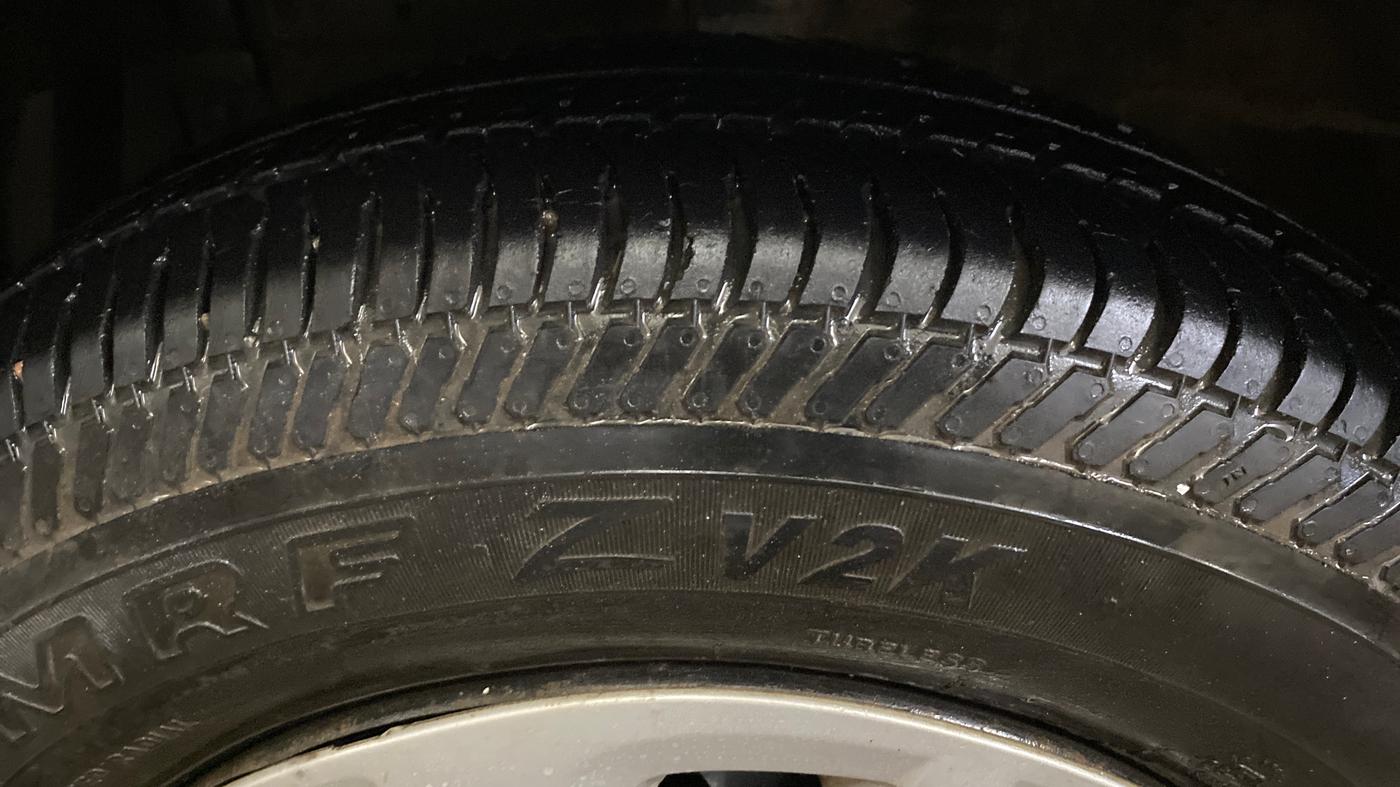 2014 Maruti Swift VXI, Petrol, Manual, 33,948 km, Left Front Tyre Tread