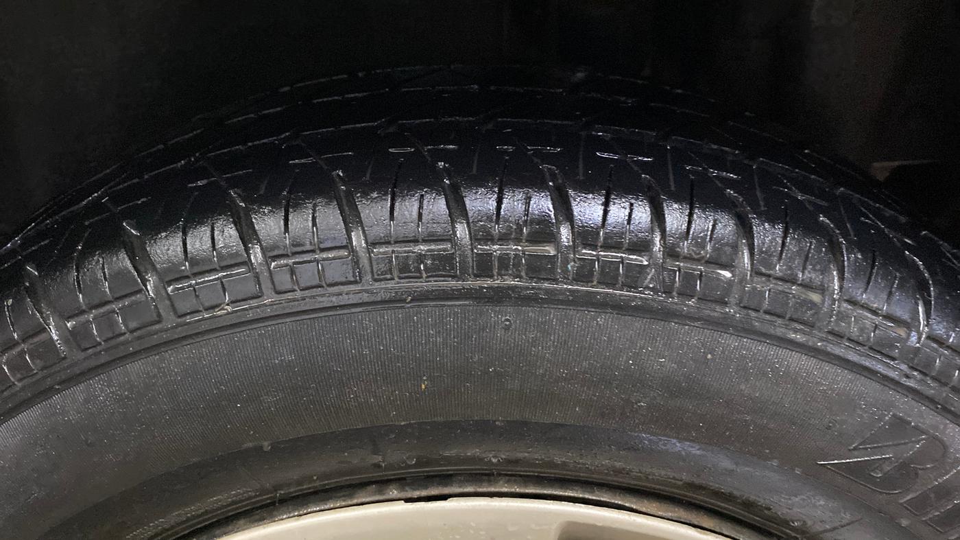 2014 Maruti Swift VXI, Petrol, Manual, 33,948 km, Left Rear Tyre Tread