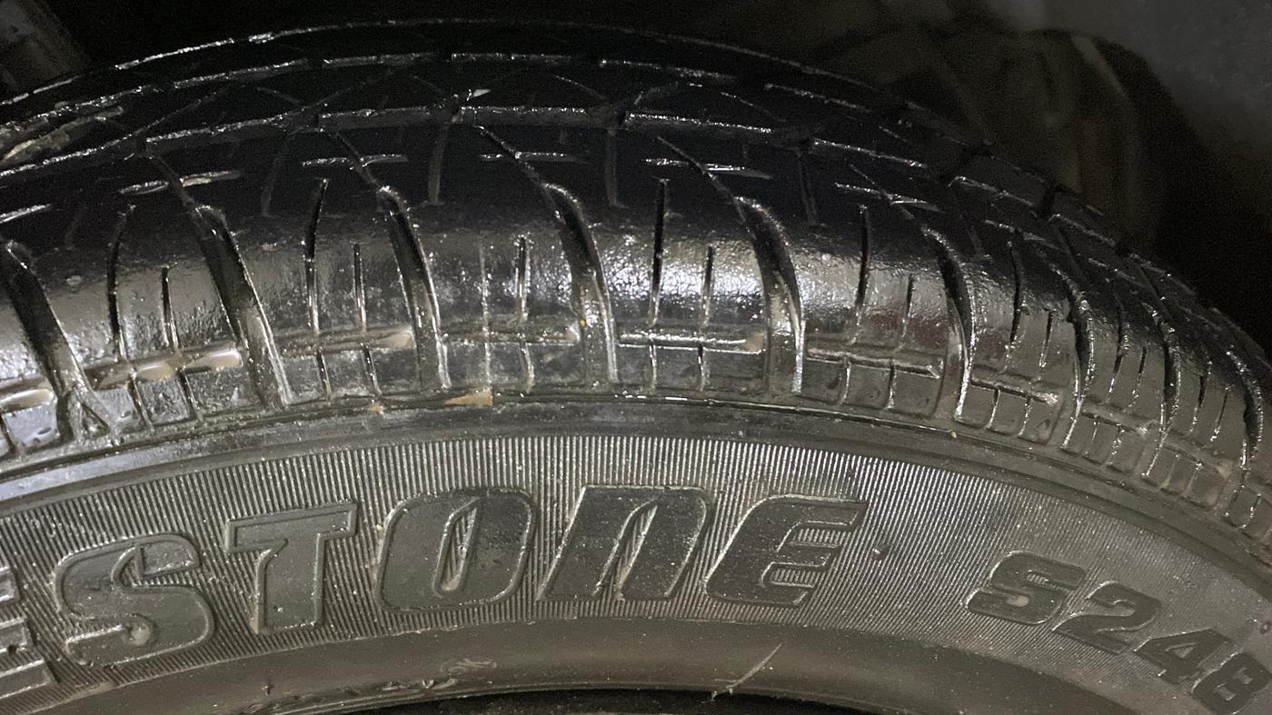 2014 Maruti Swift VXI, Petrol, Manual, 33,948 km, Right Front Tyre Tread