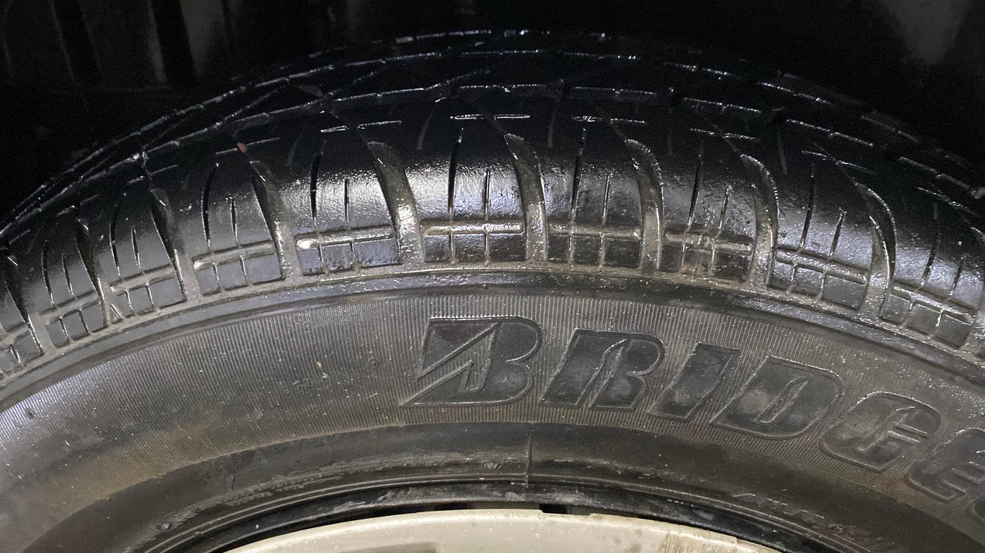 2014 Maruti Swift VXI, Petrol, Manual, 33,948 km, Right Rear Tyre Tread