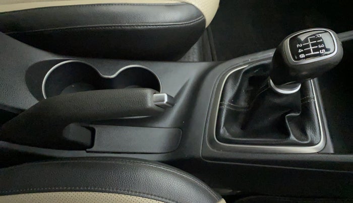 2017 Hyundai Verna 1.6 SX (O) CRDI MT, Diesel, Manual, 47,089 km, Gear Lever