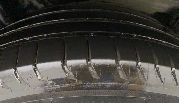 2017 Hyundai Verna 1.6 SX (O) CRDI MT, Diesel, Manual, 47,089 km, Left Front Tyre Tread