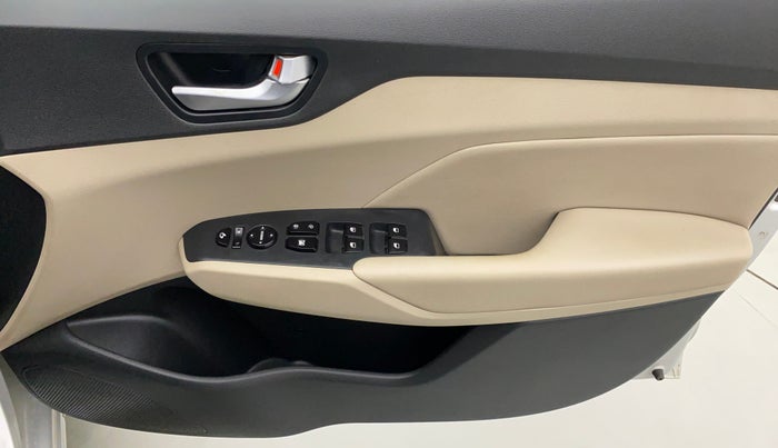 2017 Hyundai Verna 1.6 SX (O) CRDI MT, Diesel, Manual, 47,089 km, Driver Side Door Panels Control