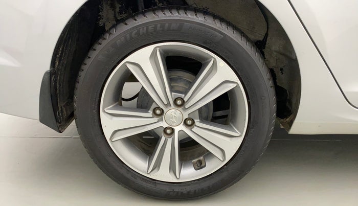 2017 Hyundai Verna 1.6 SX (O) CRDI MT, Diesel, Manual, 47,089 km, Right Rear Wheel