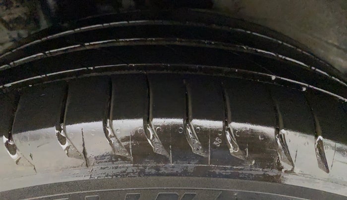 2017 Hyundai Verna 1.6 SX (O) CRDI MT, Diesel, Manual, 47,089 km, Right Front Tyre Tread