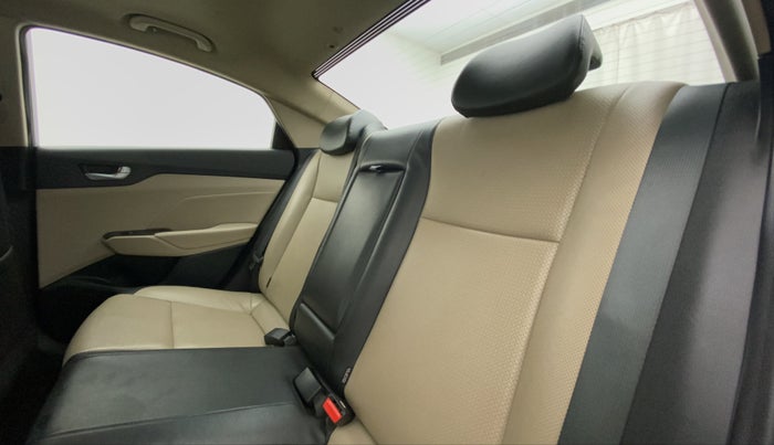 2017 Hyundai Verna 1.6 SX (O) CRDI MT, Diesel, Manual, 47,089 km, Right Side Rear Door Cabin