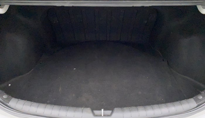 2017 Hyundai Verna 1.6 SX (O) CRDI MT, Diesel, Manual, 47,089 km, Boot Inside