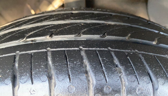 2024 Hyundai AURA SX 1.2 CNG, CNG, Manual, 16,272 km, Right Front Tyre Tread