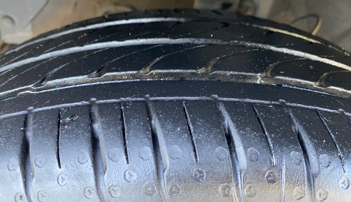 2024 Hyundai AURA SX 1.2 CNG, CNG, Manual, 16,272 km, Left Front Tyre Tread