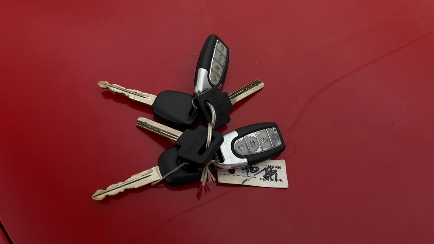 2018 Maruti Swift LXI, Petrol, Manual, 64,177 km, Key Close Up