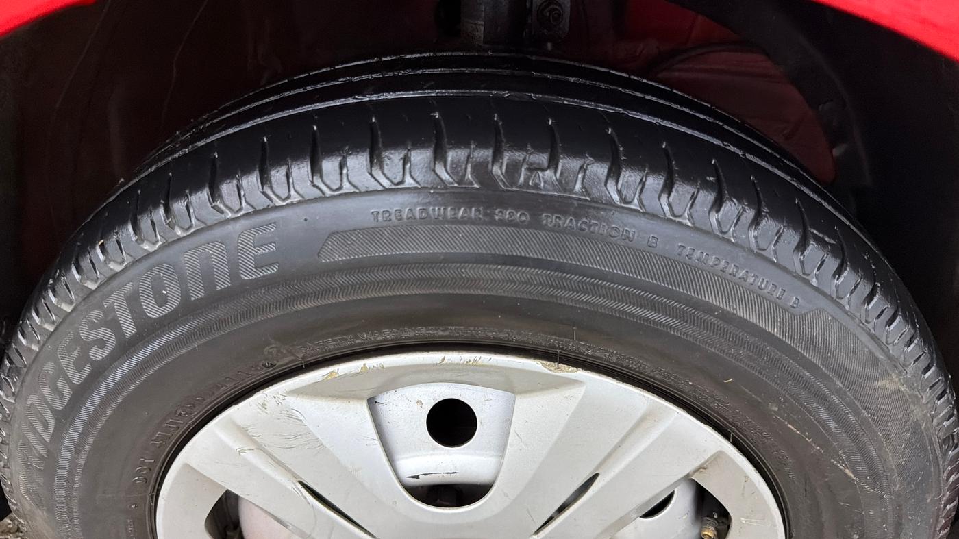 2018 Maruti Swift LXI, Petrol, Manual, 64,177 km, Right Front Tyre Tread