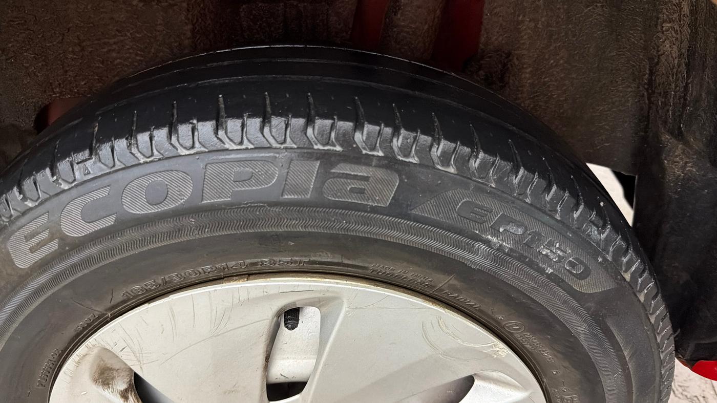 2018 Maruti Swift LXI, Petrol, Manual, 64,177 km, Left Rear Tyre Tread