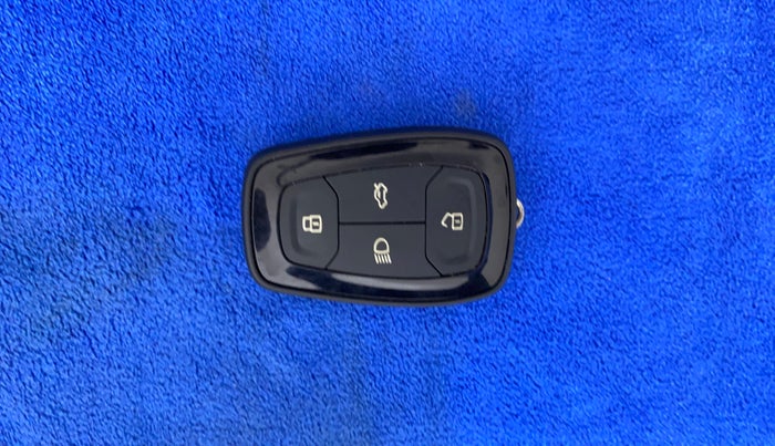 2021 Tata ALTROZ XZ PETROL, Petrol, Manual, 33,952 km, Key Close Up