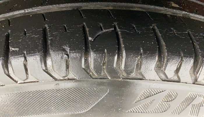 2020 Maruti Swift VXI, Petrol, Manual, 36,685 km, Left Front Tyre Tread