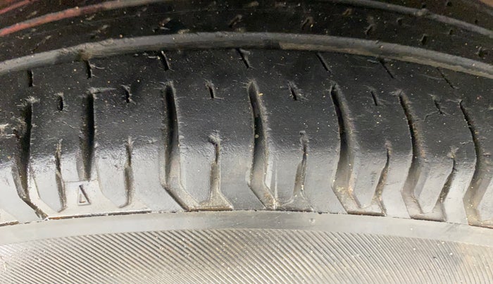 2020 Maruti Swift VXI, Petrol, Manual, 36,685 km, Right Front Tyre Tread