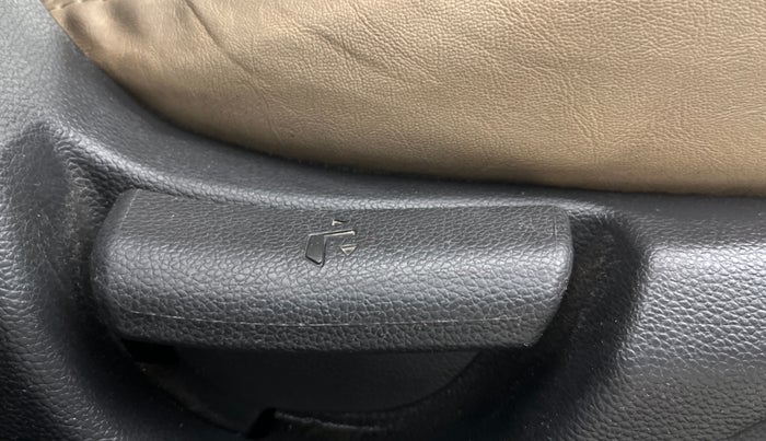 2020 Hyundai Elite i20 MAGNA PLUS 1.2, Petrol, Manual, 44,157 km, Driver Side Adjustment Panel