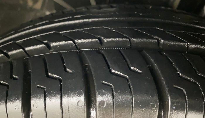 2016 Datsun Redi Go T (O), Petrol, Manual, 44,422 km, Right Front Tyre Tread