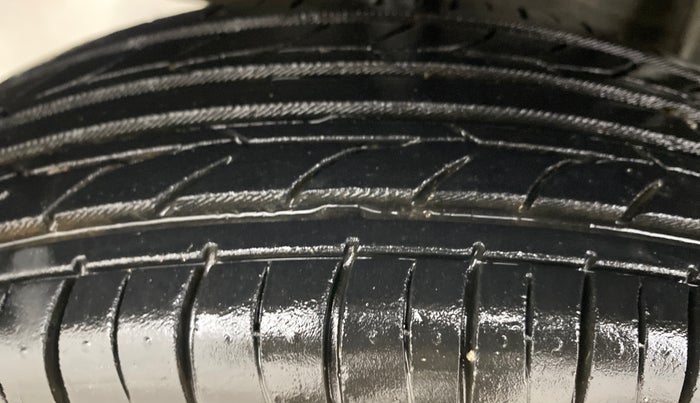 2016 Datsun Redi Go T (O), Petrol, Manual, 44,422 km, Right Rear Tyre Tread