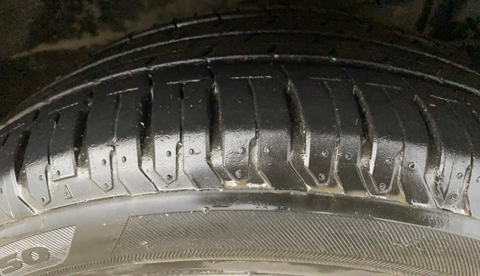 2015 Maruti Ciaz ZXI+, Petrol, Manual, 57,869 km, Right Front Tyre Tread