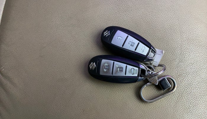 2015 Maruti Ciaz ZXI+, Petrol, Manual, 57,869 km, Key Close Up