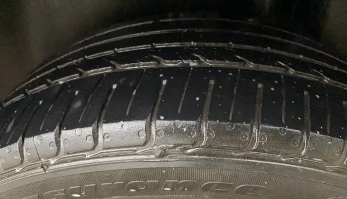 2015 Maruti Ciaz ZXI+, Petrol, Manual, 57,869 km, Left Rear Tyre Tread