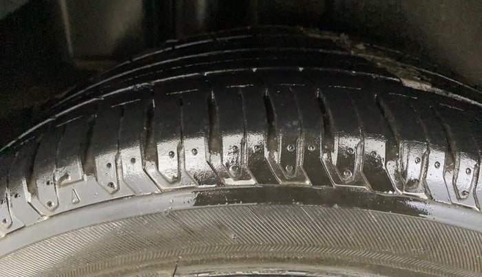 2015 Maruti Ciaz ZXI+, Petrol, Manual, 57,869 km, Right Rear Tyre Tread