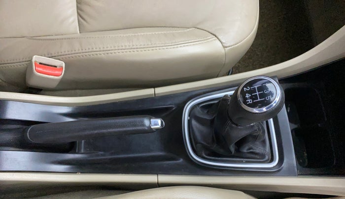 2015 Maruti Ciaz ZXI+, Petrol, Manual, 57,869 km, Gear Lever