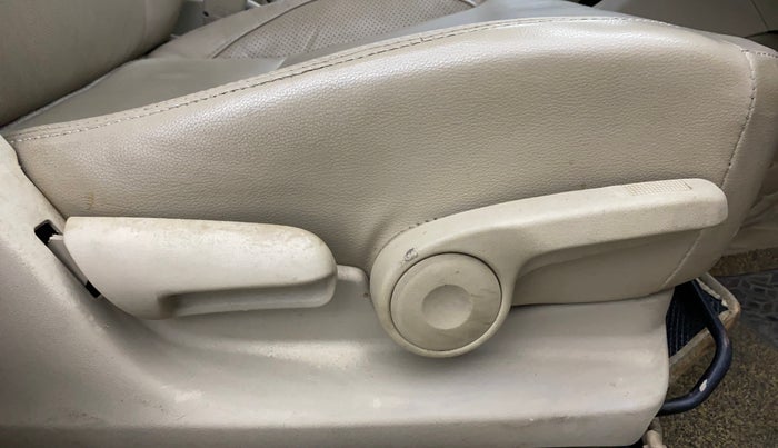 2015 Maruti Ciaz ZXI+, Petrol, Manual, 57,869 km, Driver Side Adjustment Panel