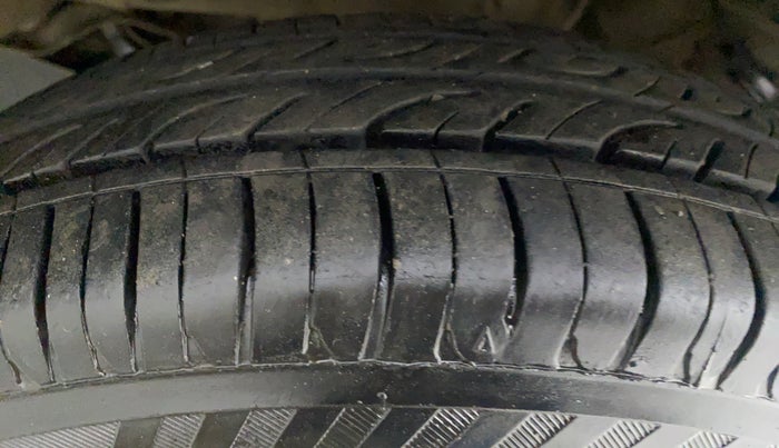 2014 Maruti Wagon R 1.0 LXI CNG, CNG, Manual, 71,327 km, Left Front Tyre Tread